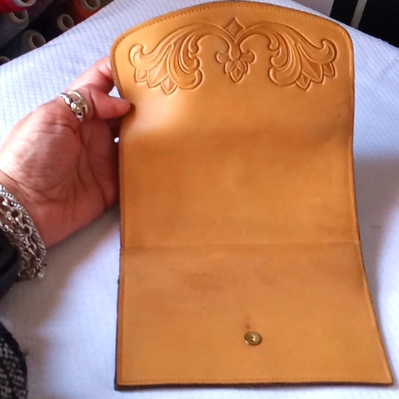 Baronet Ladies Wallet Camel color,Hand Tooled leather,sueded,soft. - Picture 7 of 8